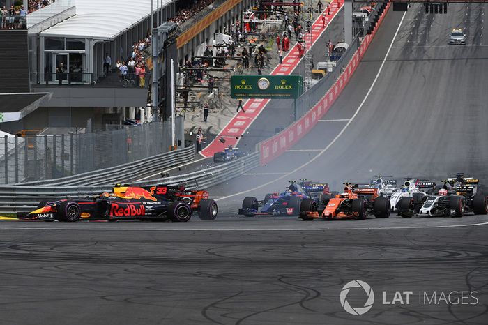 Max Verstappen, Red Bull Racing RB13, Fernando Alonso, McLaren MCL32, Daniil Kvyat, Scuderia Toro Rosso STR12, chocan