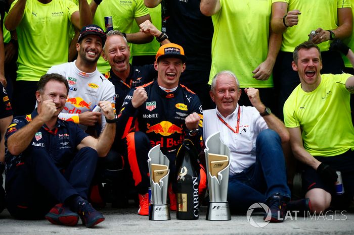Max Verstappen, Red Bull Racing, junto a Marko