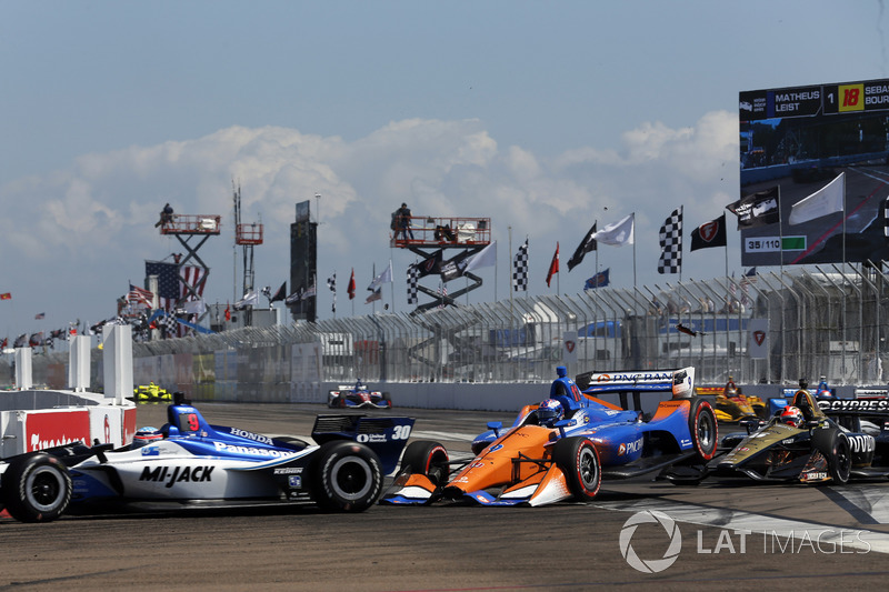 Takuma Sato, Rahal Letterman Lanigan Racing Honda. Scott Dixon, Chip Ganassi Racing Honda, James Hinchcliffe, Schmidt Peterson Motorsports Honda crash in turn one