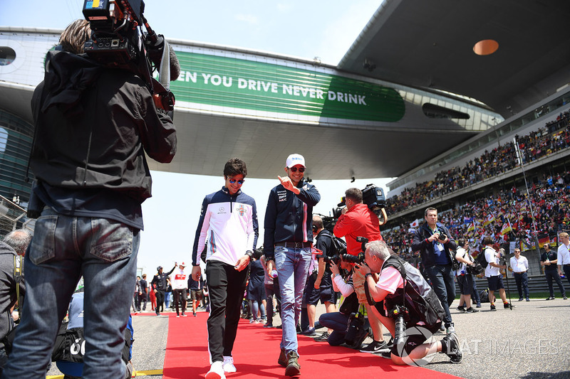 Lance Stroll, Williams and Esteban Ocon, Force India F1 on the drivers parade