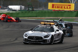 Güvenlik aracı lider, Lewis Hamilton, Mercedes AMG F1 W09, Valtteri Bottas, Mercedes AMG F1 W09 ve Kimi Raikkonen, Ferrari SF71H