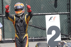 Romain Grosjean, Lotus GP, celebra en Parc Ferme