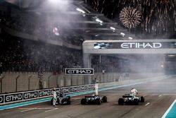 Ganador, Valtteri Bottas, Mercedes-Benz F1 W08 , Lewis Hamilton, Mercedes-Benz F1 W08 y Felipe Massa, Williams FW40
