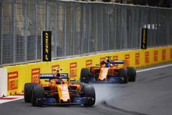 Stoffel Vandoorne, McLaren MCL33 Renault, Fernando Alonso, McLaren MCL33 Renault