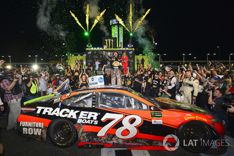 Campeón 2017 Martin Truex Jr., Furniture Row Racing Toyota