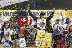 Race winner Kevin Harvick, Stewart-Haas Racing, Ford