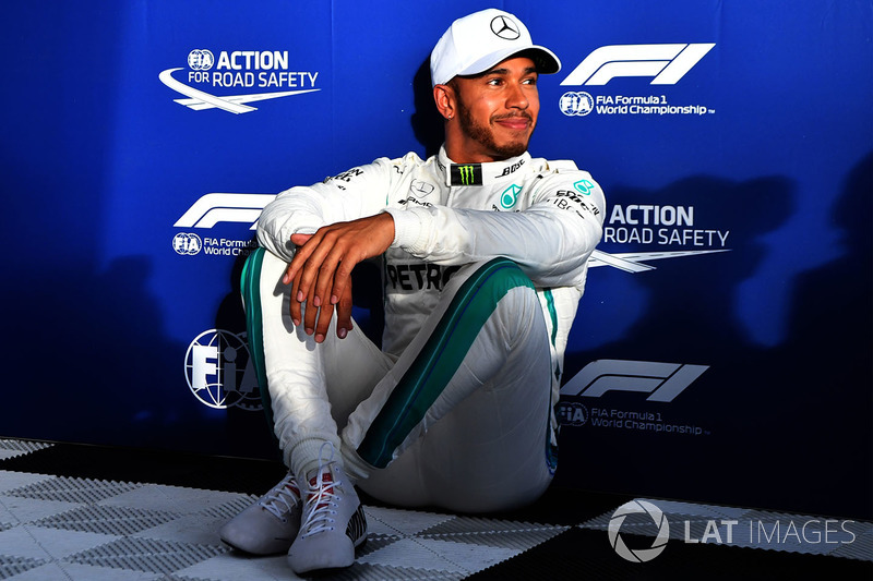 Pole sitter Lewis Hamilton, Mercedes-AMG F1 in parc ferme