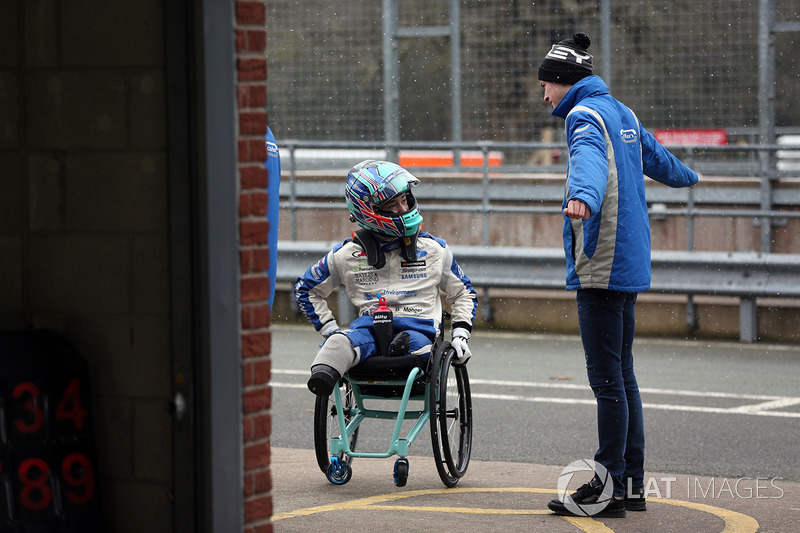 Billy Monger fa il suo ritorno in una monoposto testando una Carlin MSV Formula 3