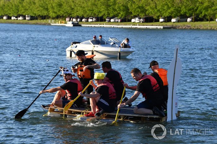 La carrera de balsas
