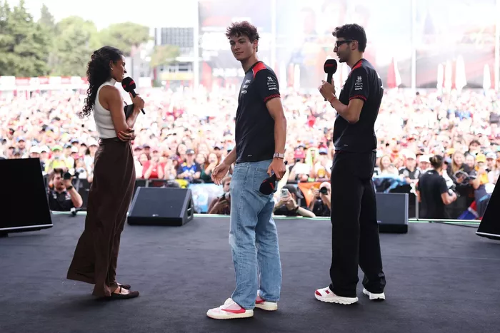 Esteban Ocon, Haas F1 Team, Oliver Bearman, Haas F1 Team