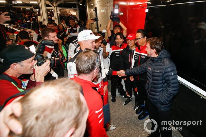 Fernando Alonso meets Ott Tänak, Toyota Gazoo Racing