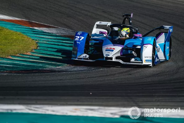 7º Alexander Sims, BMW I Andretti Motorsports, BMW iFE.20 (1:15.359)