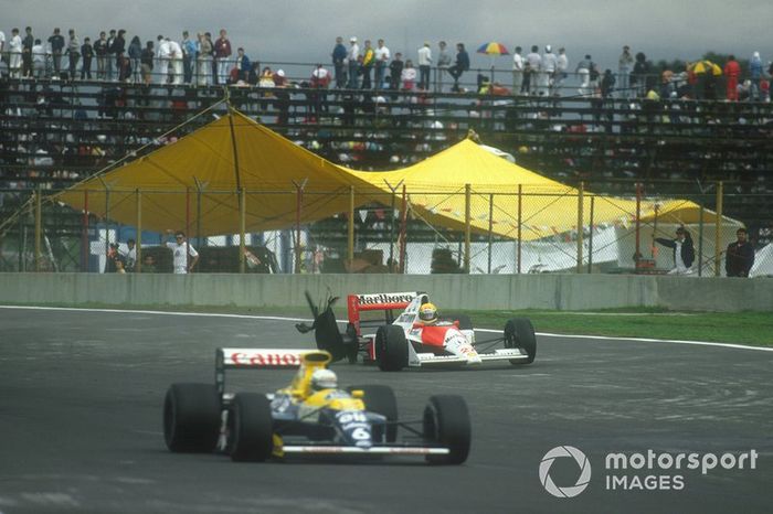 Ayrton Senna, McLaren MP4/5B Honda, conseguir un pinchazo de neumáticos, Riccardo Patrese, Williams FW13B Pasa Renault