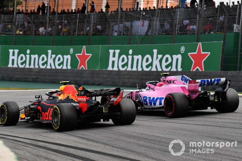 Esteban Ocon, Racing Point Force India VJM11 et Max Verstappen, Red Bull Racing RB14 en lutte