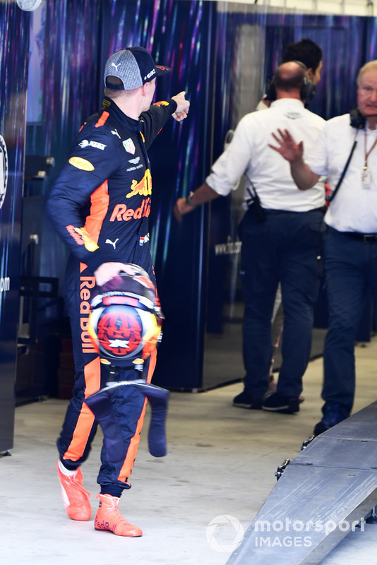 Max Verstappen, Red Bull Racing, muestra su enfado a Esteban Ocon, Force India