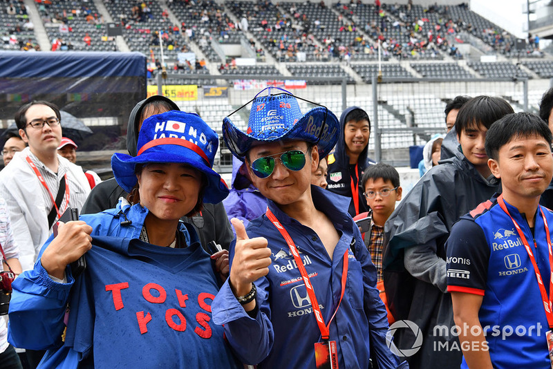 Болельщиков Toro Rosso в Японии, кажется, было больше, чем всех остальных