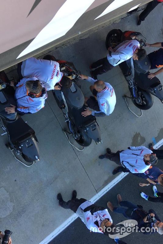 Honda prepara la moto de Jorge Lorenzo