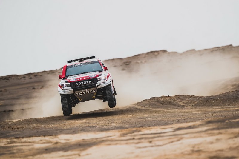 Переможець. #301 Toyota Gazoo Racing Toyota Hilux: Нассер Аль-Аттія, Маттьйо Бомель