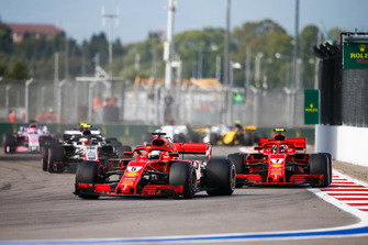 Sebastian Vettel, Ferrari SF71H, Kimi Raikkonen, Ferrari SF71H
