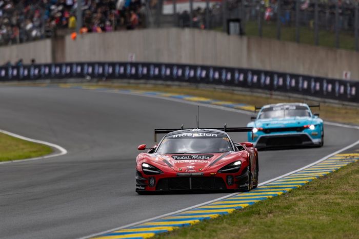  #70 Inception Racing McLaren 720S LMGT3 Evo: Brendan Iribe, Ollie Millroy, Frederik Schandorff