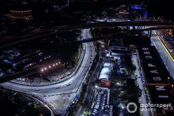 Lando Norris, McLaren MCL38, Max Verstappen, Red Bull Racing RB20, Lewis Hamilton, Mercedes F1 W15 