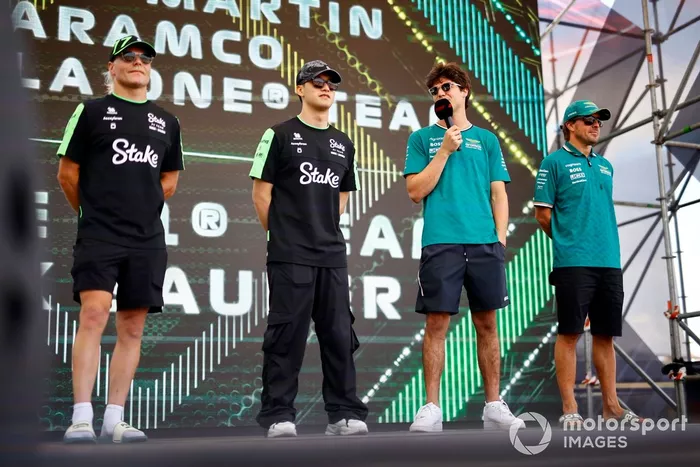 Valtteri Bottas, Stake F1 Team Kick Sauber, Zhou Guanyu, Stake F1 Team Kick Sauber, Lance Stroll, Aston Martin F1 Team, Fernando Alonso, Aston Martin F1 Team, en la fanzone