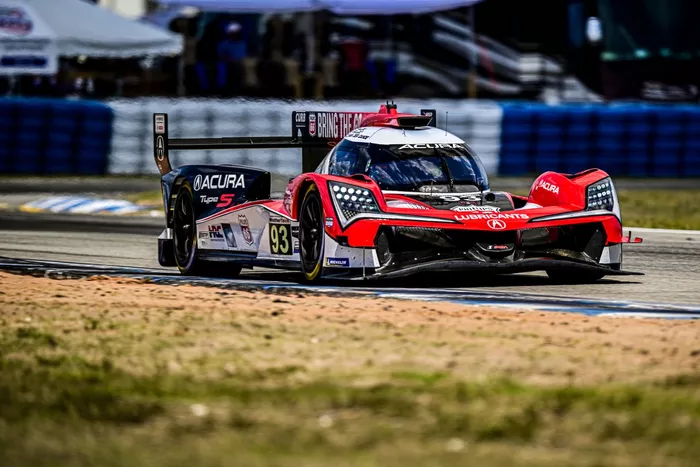 #93 Acura Meyer Shank Racing w/Curb Agajanian Acura ARX-06: Renger Van Der Zande, Nick Yelloly, Alex Palou