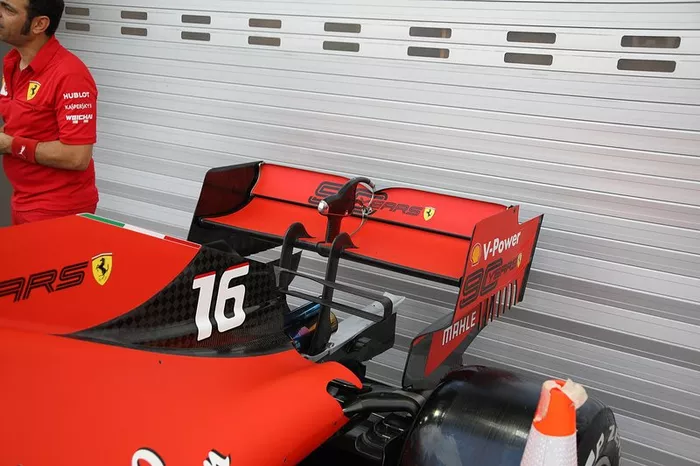 Ferrari SF90, asa traseira