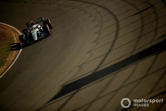 Lewis Hamilton, Mercedes W13