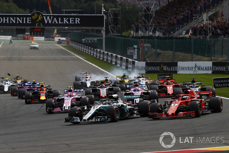 Lewis Hamilton, Mercedes AMG F1 W09, voor Sebastian Vettel, Ferrari SF71H, Sergio Perez, Racing Point Force India VJM11, Esteban Ocon, Racing Point Force India VJM11, Romain Grosjean, Haas F1 Team VF-18