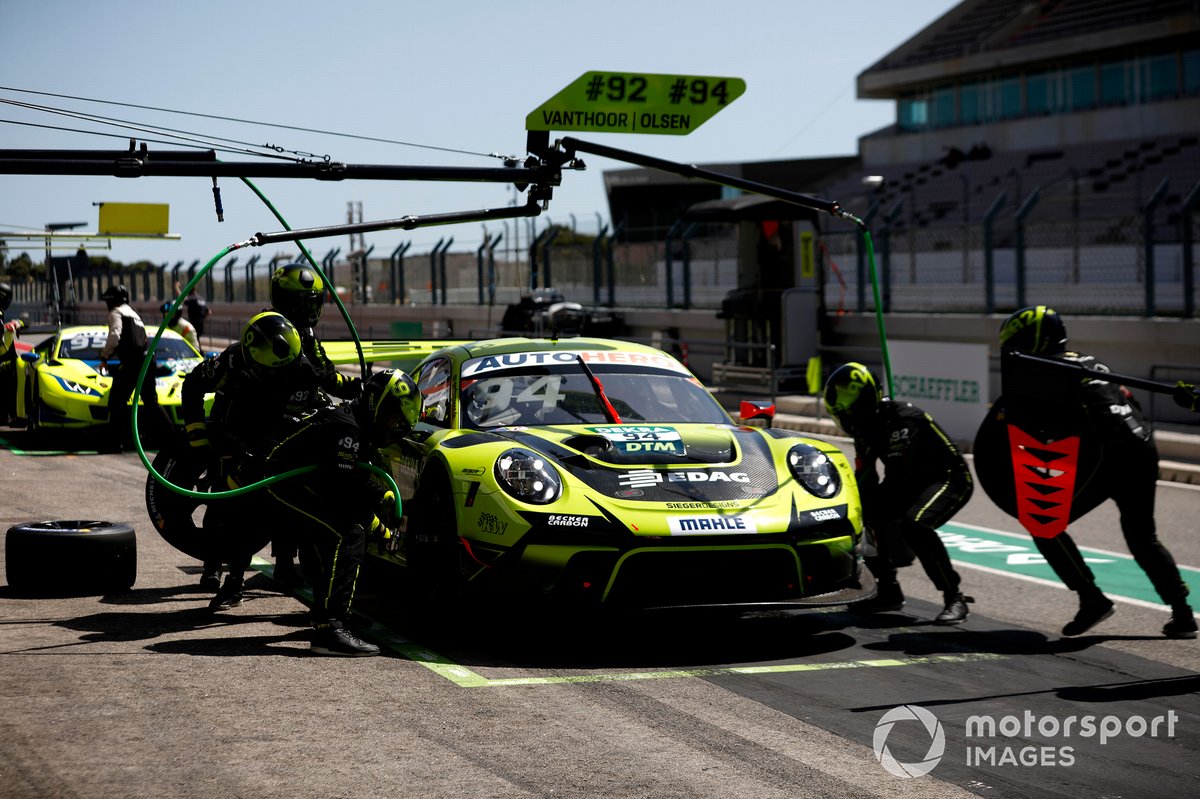 All of the Porsches struggled for pace in the early rounds, where Olsen shone brightest of the trio