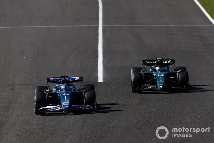 Esteban Ocon, Alpine A523, Fernando Alonso, Aston Martin AMR23