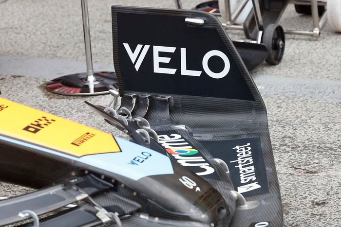Detalle del alerón delantero del McLaren MCL60