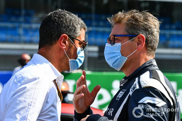 Michael Masi, Director de Carrera, FIA, con Bernd Maylander, Piloto del Coche de Seguridad, FIA