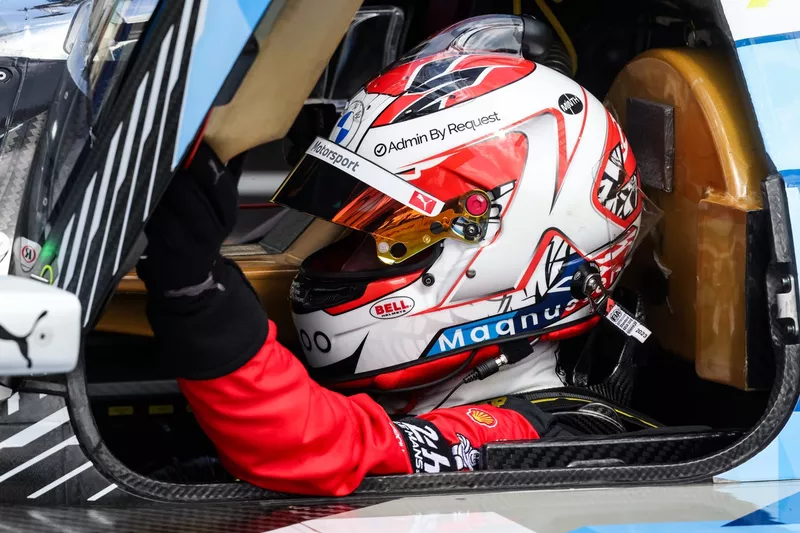 #15 BMW M Team WRT BMW M Hybrid V8 : Kevin Magnussen