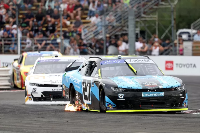 Jeb Burton, Jordan Anderson Racing Chevrolet, Christian Eckes, Kaulig Racing Chevrolet