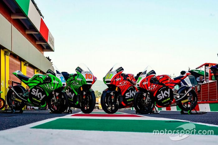Decoración tricolor Celestino Vietti, Sky Racing Team VR46, Luca Marini, Sky Racing Team VR46, Nicolò Bulega, Sky Racing Team VR46 y Dennis Foggia, Sky Racing Team VR46
