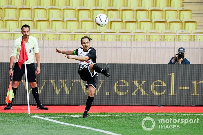 Felipe Massa jugando a fútbol