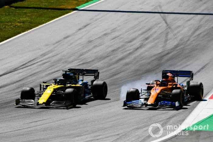 Daniel Ricciardo, Renault F1 Team R.S.19, Carlos Sainz Jr., McLaren MCL34