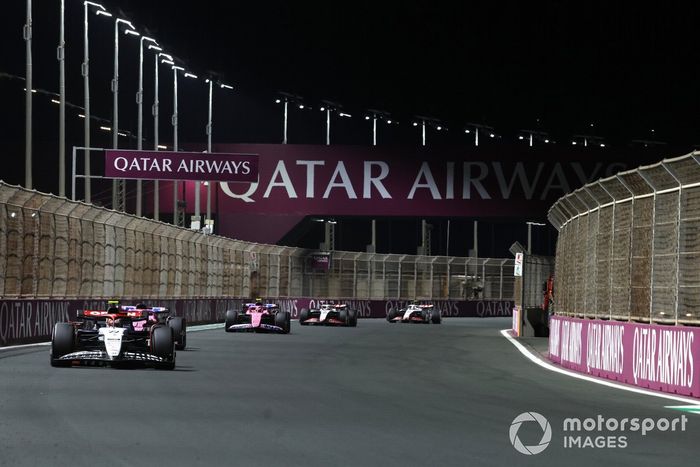 Yuki Tsunoda, AlphaTauri AT04, Esteban Ocon, Alpine A523, Pierre Gasly, Alpine A523