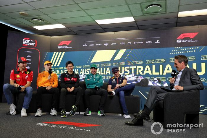 Charles Leclerc, Scuderia Ferrari, Oscar Piastri, McLaren, Zhou Guanyu, Alfa Romeo F1 Team, Fernando Alonso, Aston Martin F1 Team y Max Verstappen, Red Bull Racing, en rueda de prensa