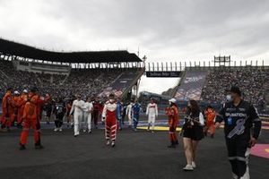 Alexander Sims, Mahindra Racing, Stoffel Vandoorne, Mercedes-Benz EQ, Nyck de Vries, Mercedes-Benz EQ, at the drivers parade