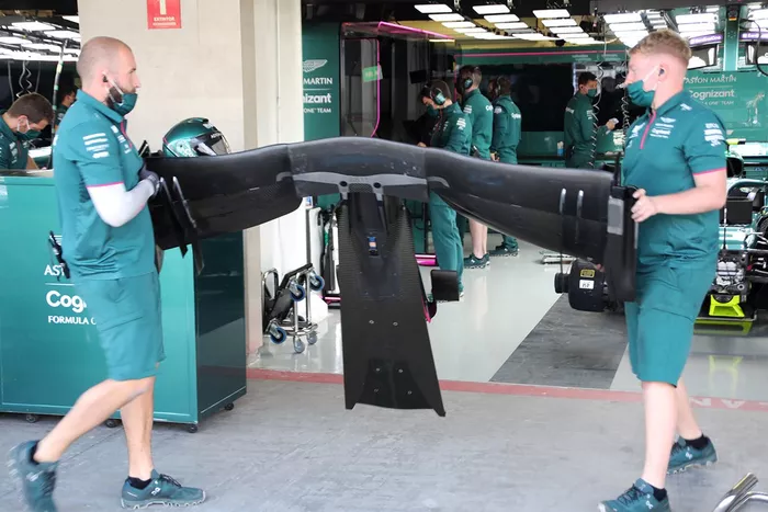 Detalle del alerón delantero del Aston Martin AMR21
