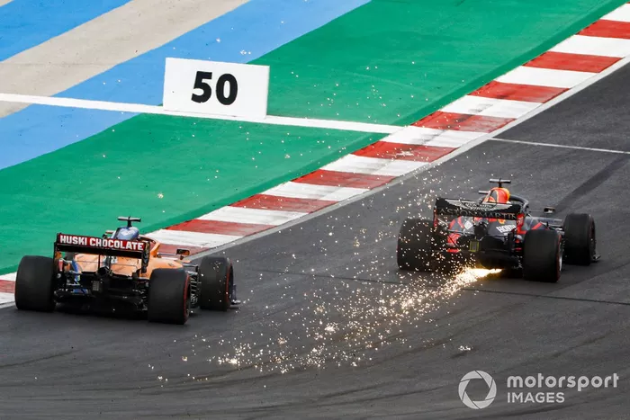 Max Verstappen, Red Bull Racing RB16, Carlos Sainz Jr., McLaren MCL35