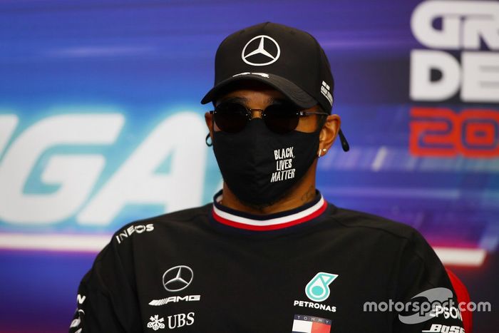 Lewis Hamilton, Mercedes-AMG F1 en la conferencia de prensa