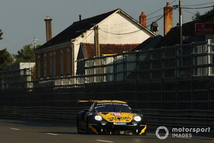 #89 Team Project 1 Porsche 911 RSR: 