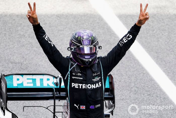 Ganador de la carrera Lewis Hamilton, Mercedes en parc ferme