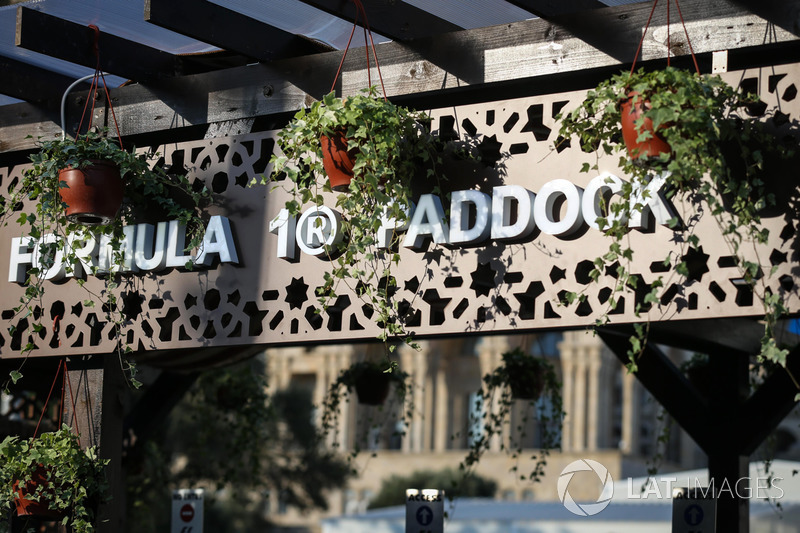Formula 1 Padok girişi