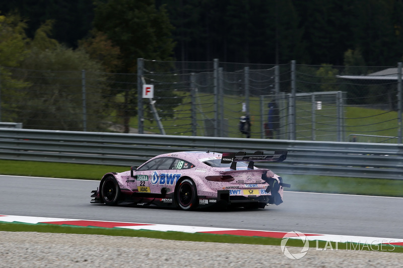 Лукас Ауер, Mercedes-AMG Team HWA, Mercedes-AMG C63 DTM, із пошкодженням машини