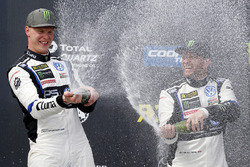 Podium : le vainqueur Johan Kristoffersson, Volkswagen Team Sweden, le troisième Petter Solberg, PSRX Volkswagen Sweden